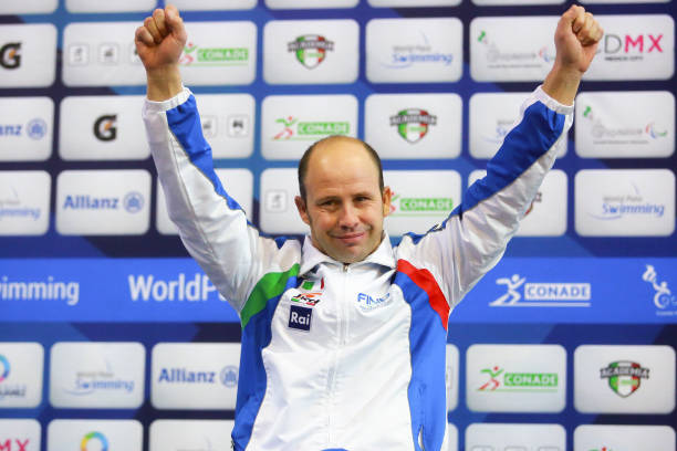 游泳转身技巧:轻松学会翻转动作