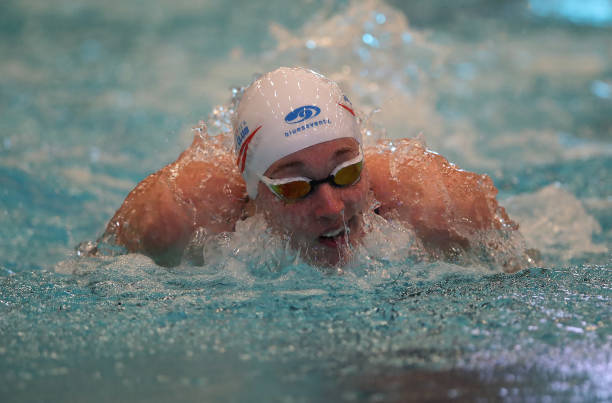 赛场如镜:游泳比赛后的反思与展望