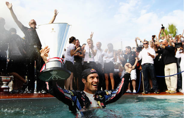 公共游泳池的安全布局与设施配置标准