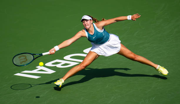 郑赛赛身高对比：与其他顶尖网球选手的身高差异