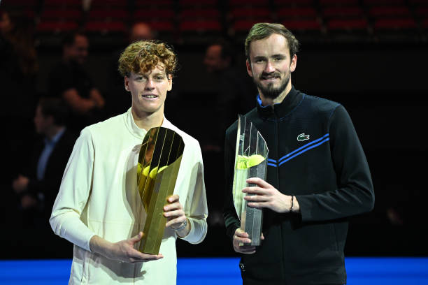 王新宇网球比赛技术分析:发球与底线战术解析