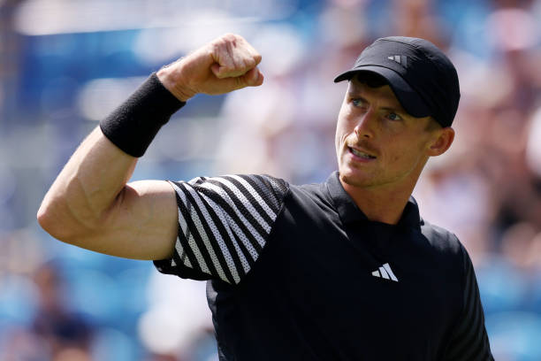 网球head中的教练哲学:龙崎教练与伴田教练的对比