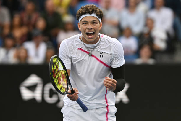 室内网球场预订与收费政策：提前预约与取消规则