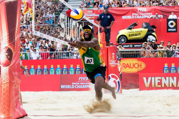 排球中线规则:哪些行为会被判过中线违例?