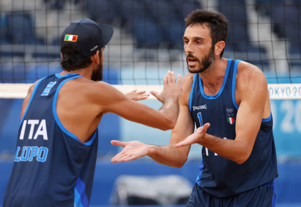 标准排球场的尺寸是多少米?