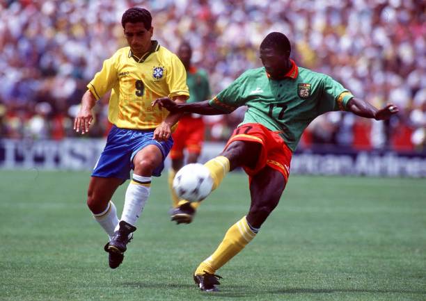 98年世界杯冠军归属:法国队击败巴西队捧杯